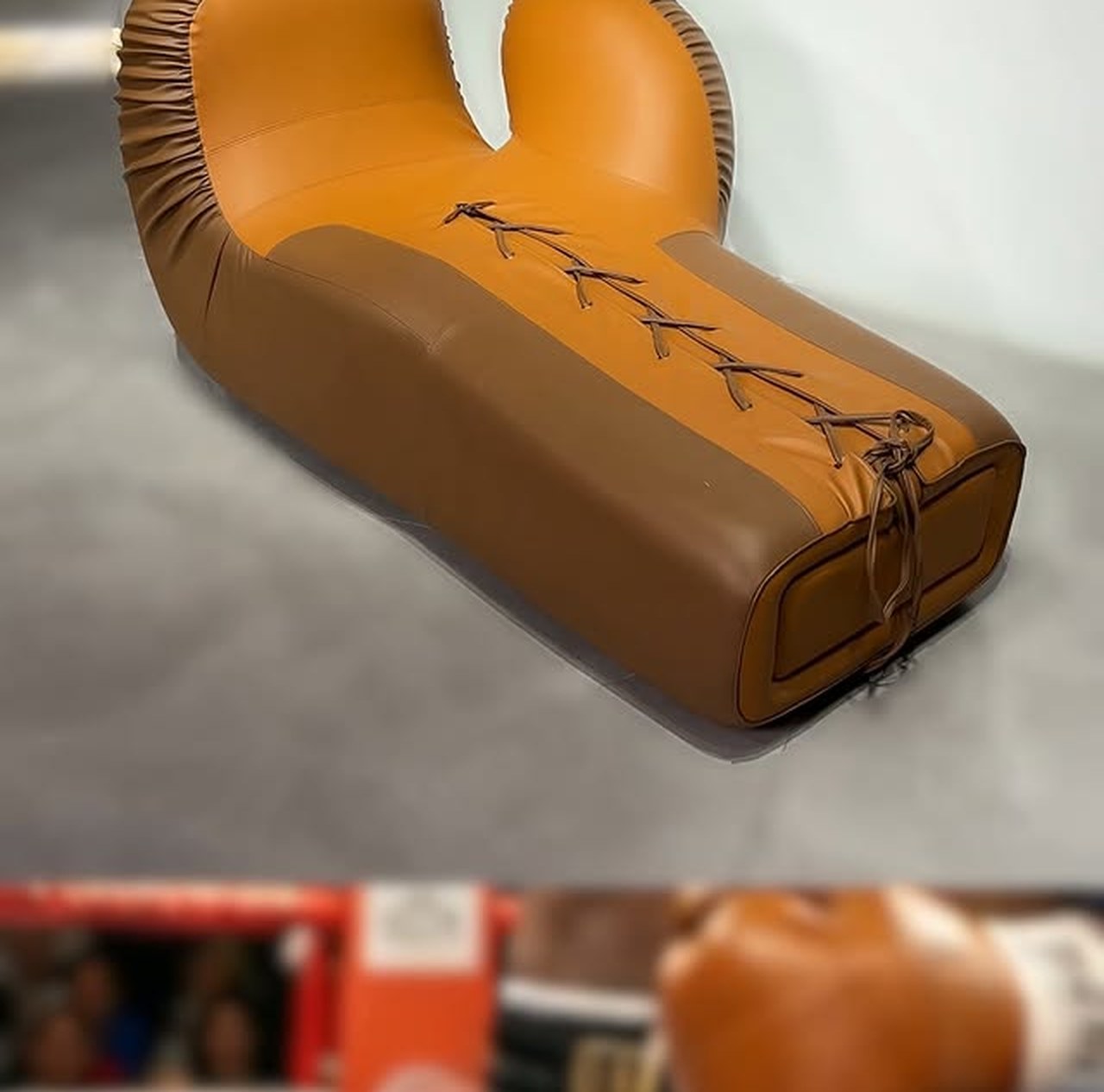 Boxing-Glove Chaise